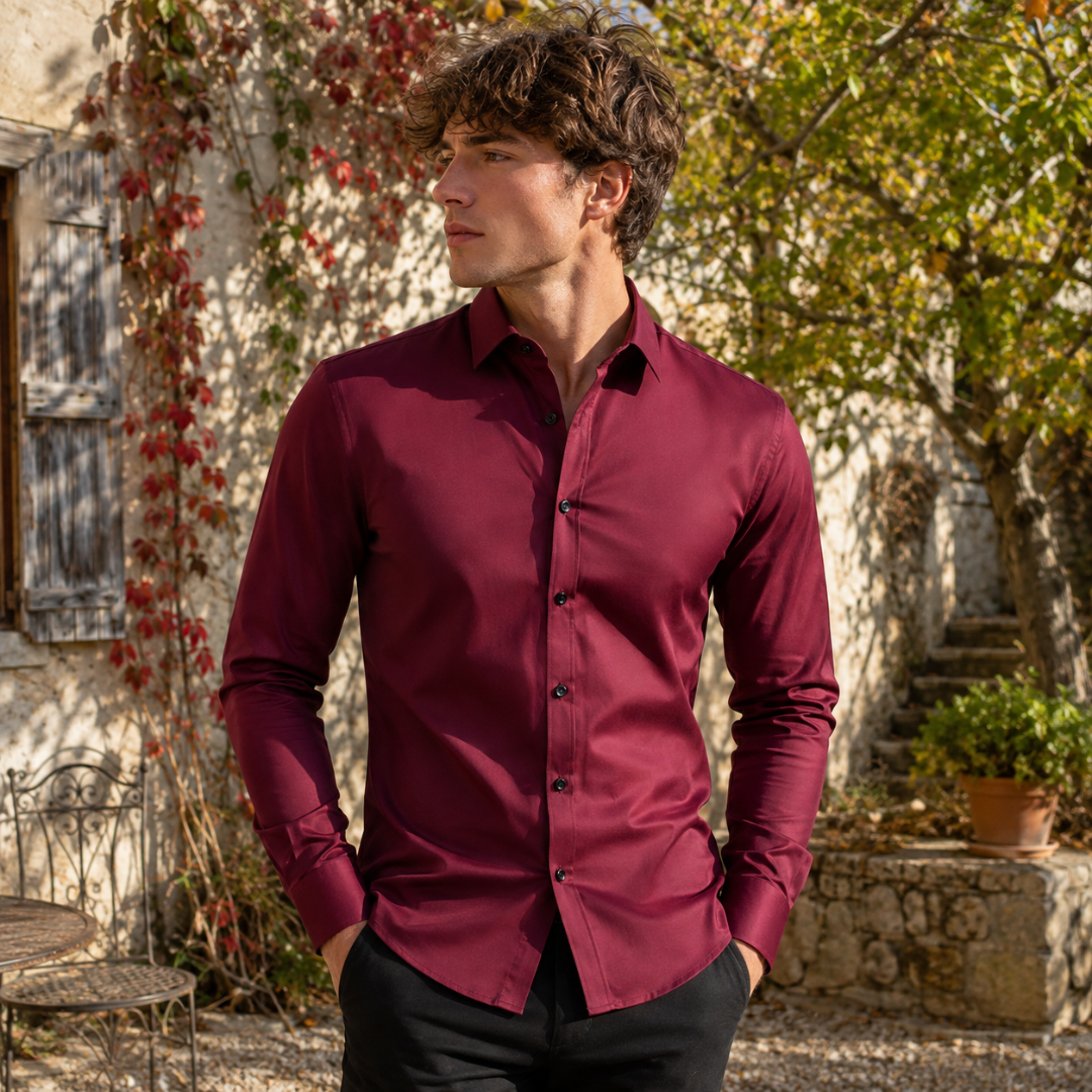Camicia uomo rosso vino con bottoni scuri a contrasto e polsini abbottonati