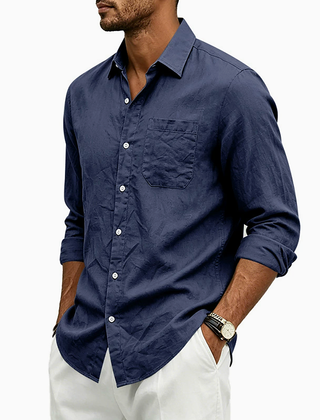 Camicia uomo blu navy con colletto aperto, taschino e polsini arrotolati