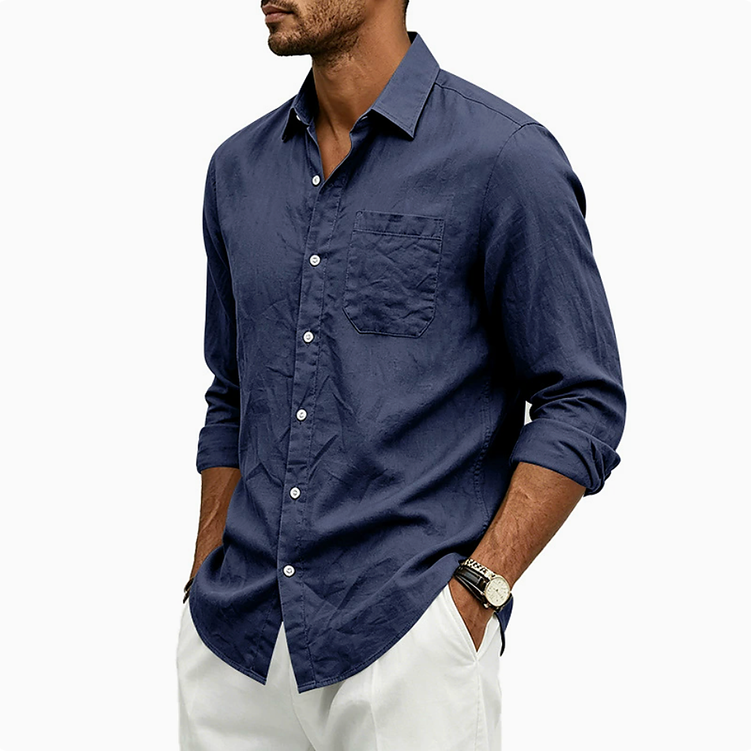 Camicia uomo blu navy con colletto aperto, taschino e polsini arrotolati