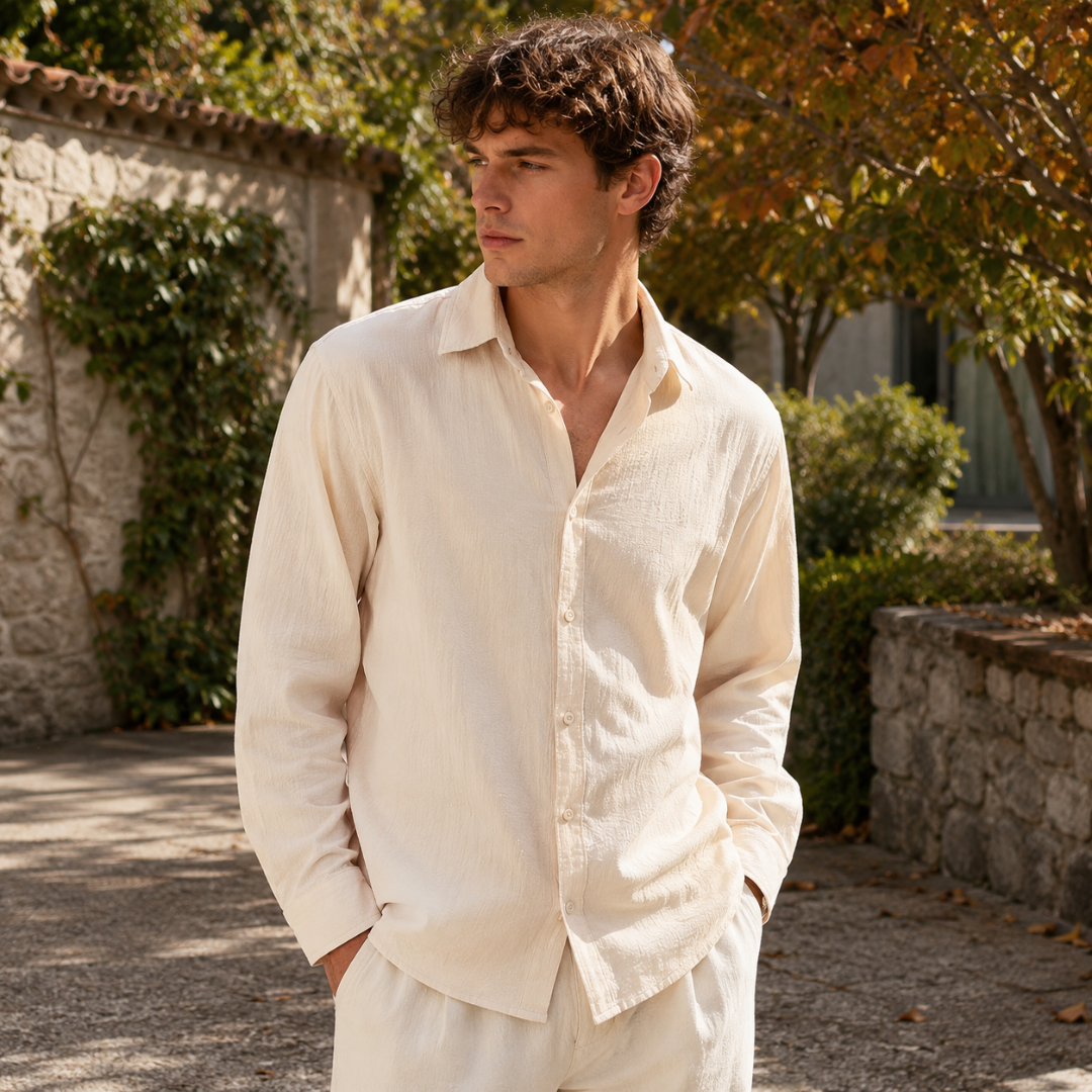 Camicia uomo beige a maniche lunghe con superficie increspata e colletto classico