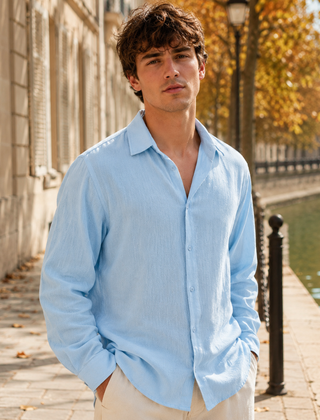 Camicia uomo blu increspata con colletto classico aperto e bottoni frontali