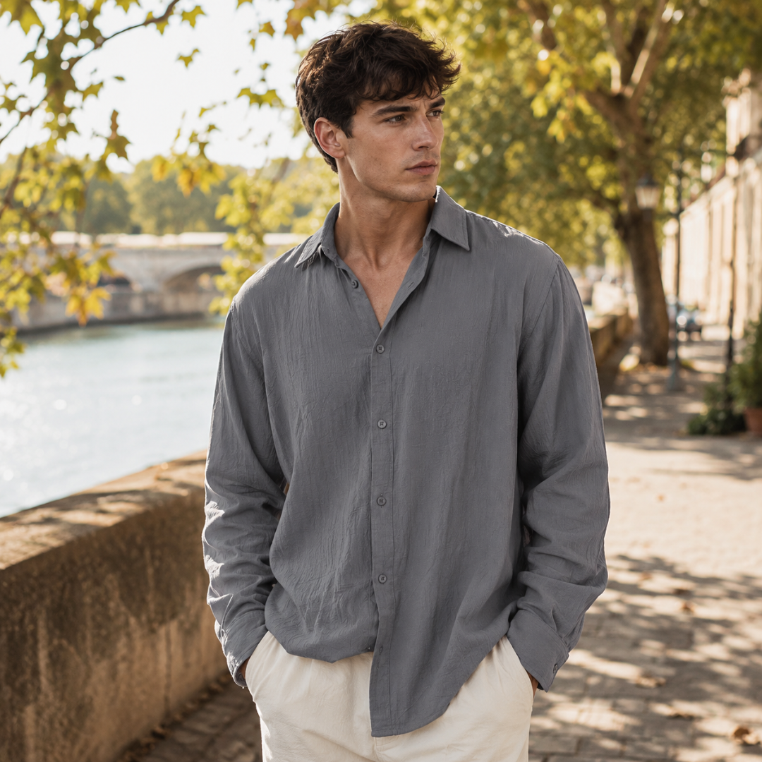 Camicia uomo grigia increspata con orlo arrotondato e polsini abbottonati