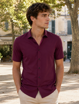 Camicia uomo maniche corte rosso e magenta con colletto classico e bottoni scuri