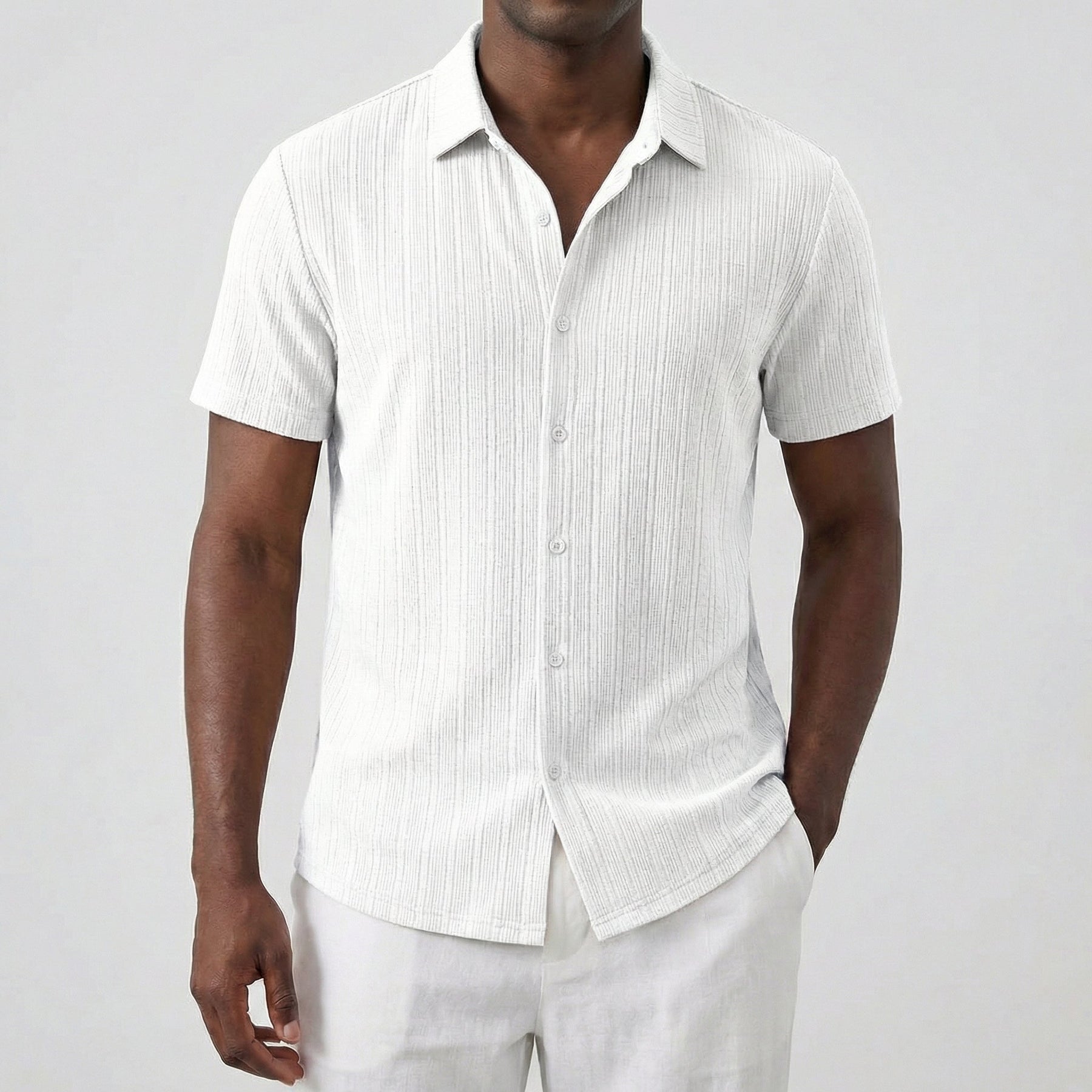 Camicia uomo bianca maniche corte con righe in rilievo e orlo curvo
