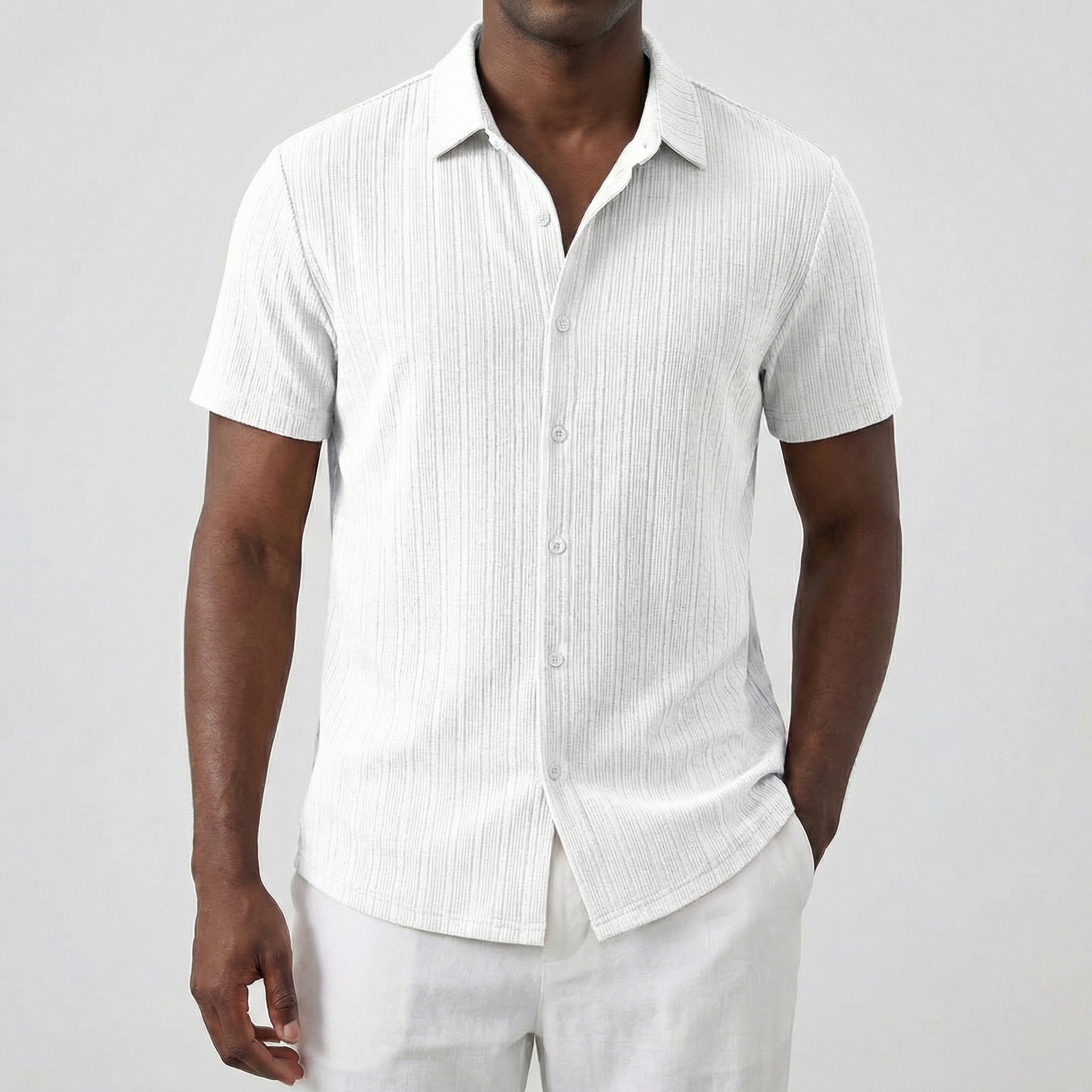 Camicia uomo bianca maniche corte con righe in rilievo e orlo curvo