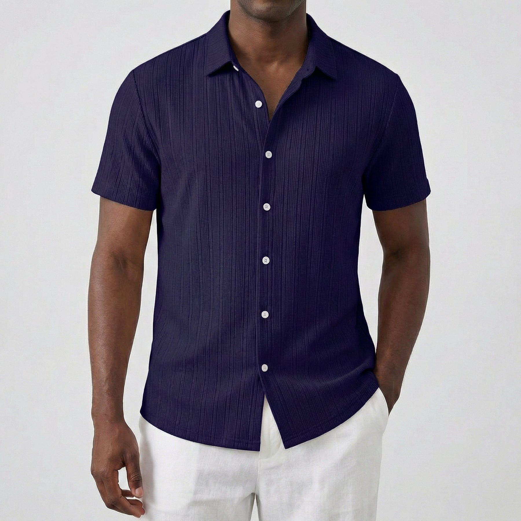 Camicia uomo maniche corte blu navy con bottoni bianchi e colletto classico