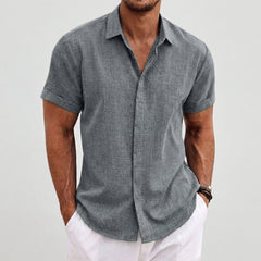 Camicia uomo grigia a maniche corte, colletto aperto e trama fitta appena visibile