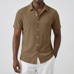 Camicia uomo marrone maniche corte con colletto aperto e orlo arrotondato