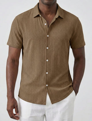 Camicia uomo marrone maniche corte con colletto aperto e orlo arrotondato