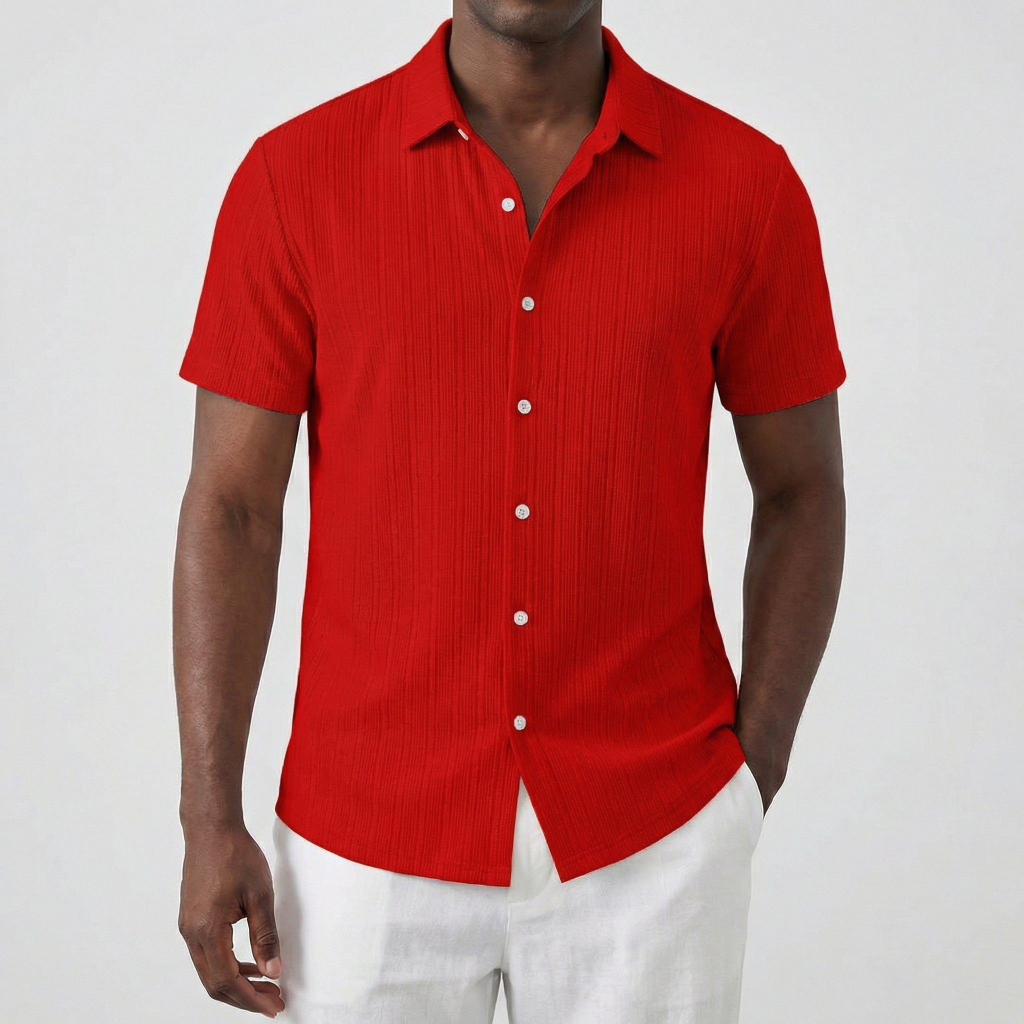 Camicia uomo rossa a maniche corte con colletto aperto e bottoni a contrasto chiaro