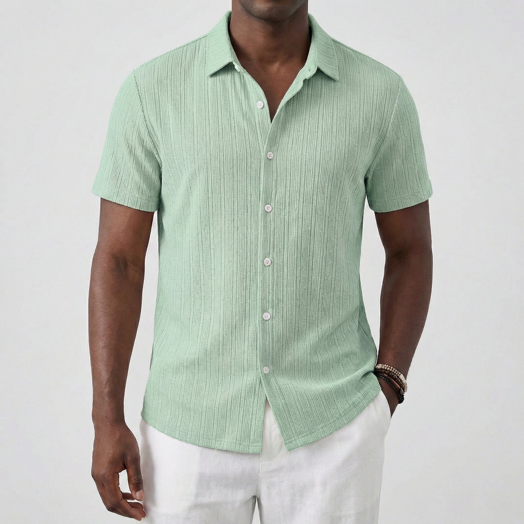 Camicia uomo verde chiaro maniche corte con texture a coste e bottoni bianchi