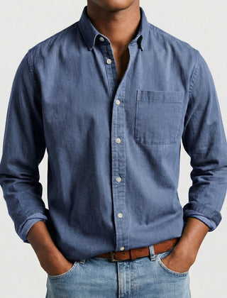 Camicia uomo blu effetto lavato con chiusura frontale a bottoni e maniche lunghe