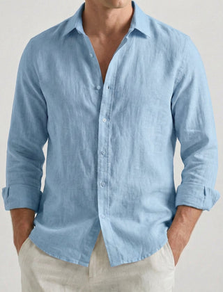 Camicia uomo azzurra a maniche lunghe, colletto aperto e fondo arrotondato morbido