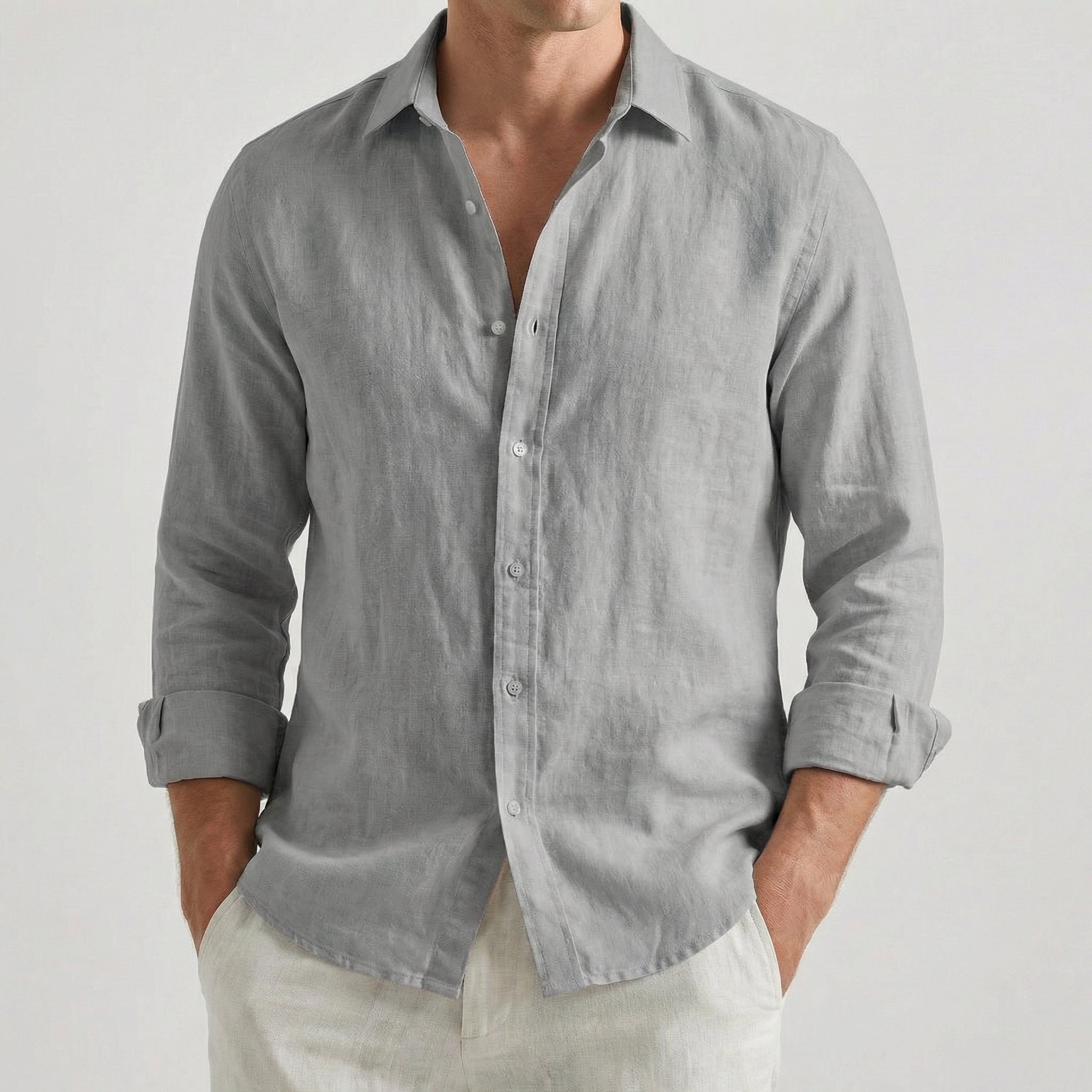 Camicia uomo grigia a maniche lunghe arrotolate con colletto classico e bottoni chiari
