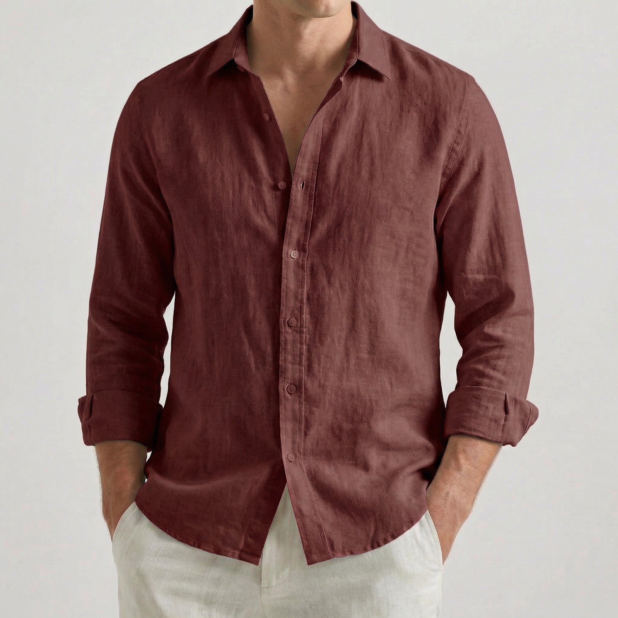 Camicia uomo marrone mattone con colletto classico e maniche lunghe risvoltate