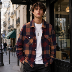 Camicia a quadri marrone multicolore con colletto a punte e chiusura con bottoni sul davanti