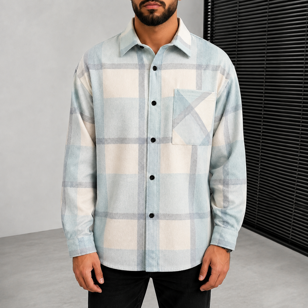 Camicia uomo azzurra a quadri vista frontale con collo classico e taschino
