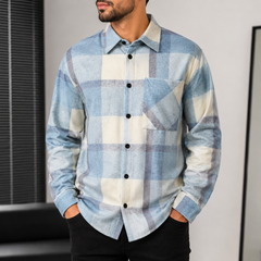 Camicia uomo blu a quadri con bottoni neri e taschino sul petto