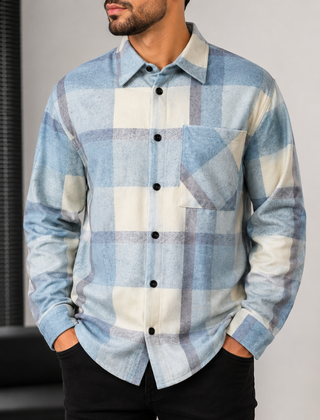 Camicia uomo blu a quadri con bottoni neri e taschino sul petto