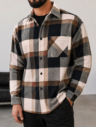 Camicia uomo marrone e nera a quadri con taschino e bottoni scuri