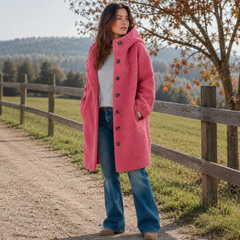 Cappotto rosa da donna chiuso con bottoni, lunghezza al ginocchio e tasche laterali