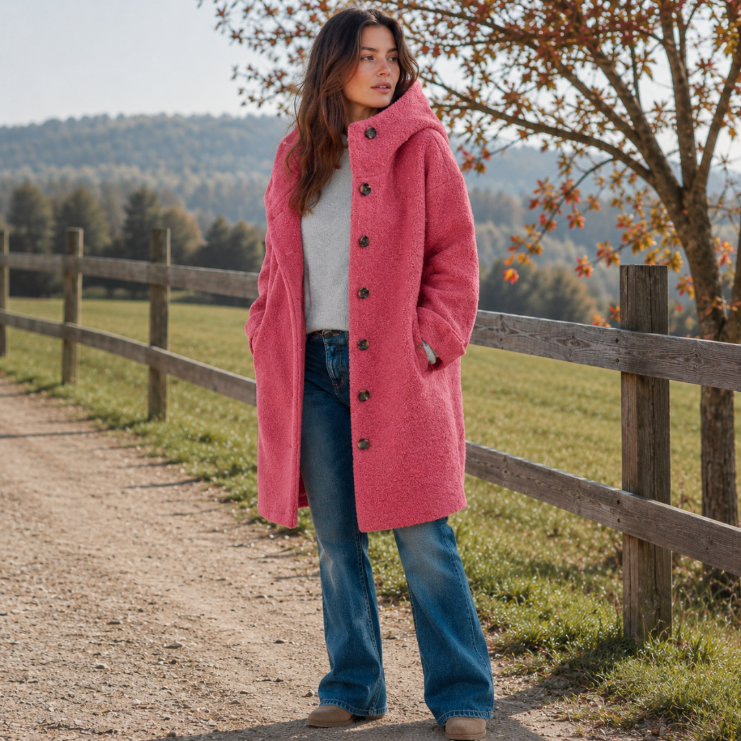 Cappotto rosa da donna chiuso con bottoni, lunghezza al ginocchio e tasche laterali