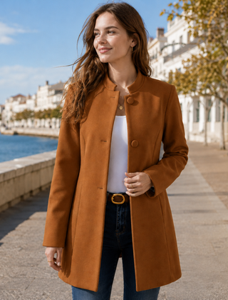 Cappotto donna cammello con collo rialzato e chiusura con bottoni ricoperti