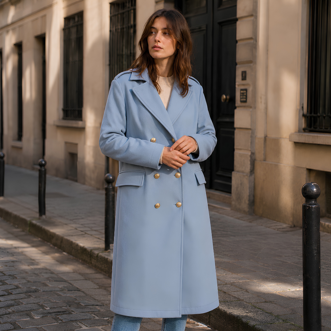 Cappotto donna azzurro a doppiopetto con collo a revers e tasche con patta