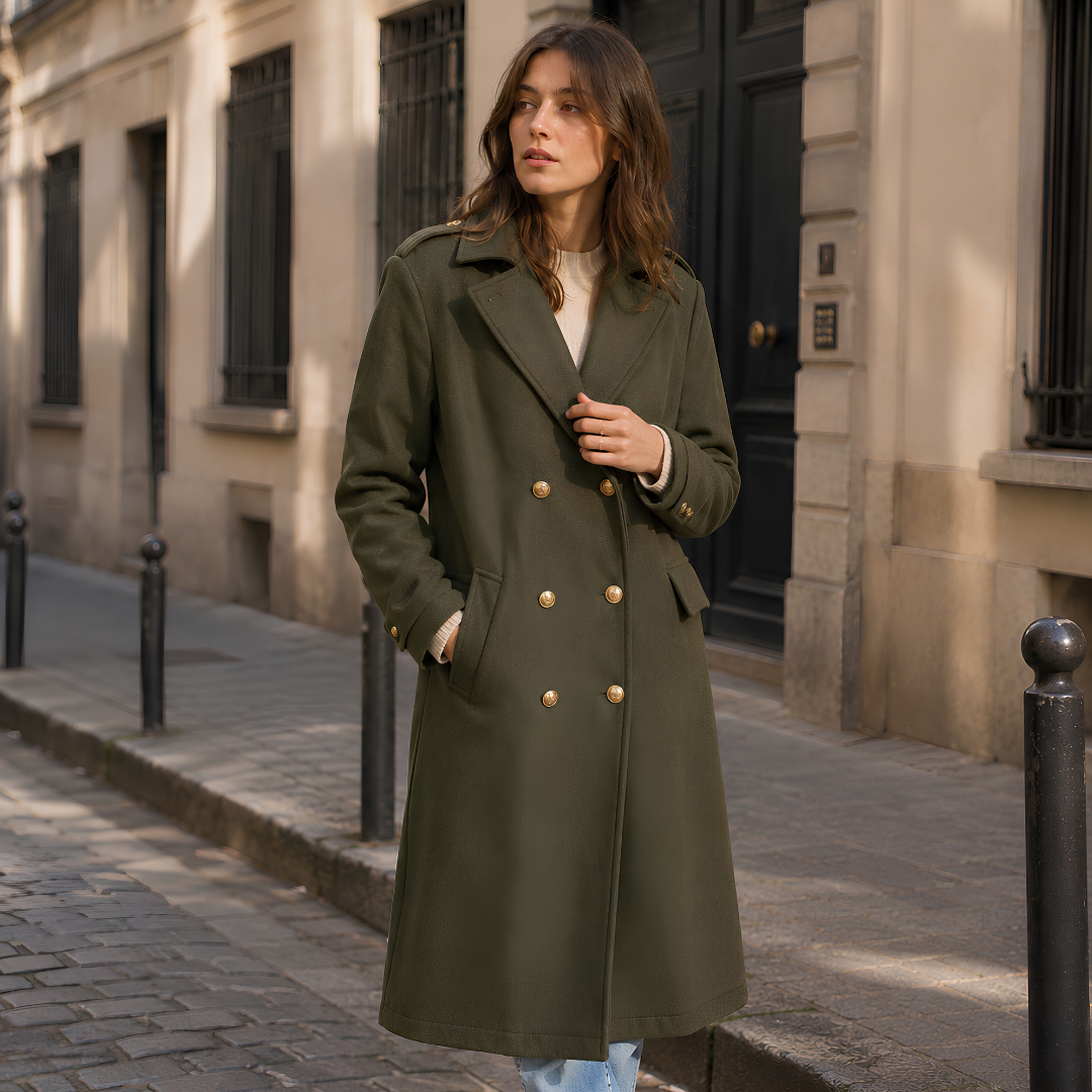 Cappotto donna verde lungo a doppiopetto con bottoni dorati e maniche lunghe