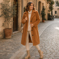 Cappotto marrone lungo effetto teddy con revers a punta e chiusura a bottoni