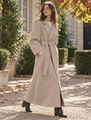 Cappotto lungo donna albicocca con cintura annodata in vita e collo a revers