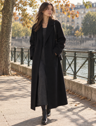 Cappotto donna nero lungo aperto con revers ampi e tasche laterali
