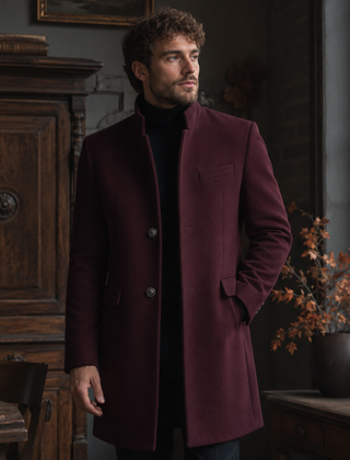 Cappotto uomo rosso scuro monopetto con collo alla coreana e tasche con patta