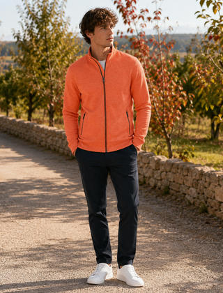 Cardigan uomo arancione con zip integrale, collo alto e tasche con zip