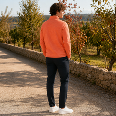 Retro del cardigan uomo arancione con collo alto e fondo a coste