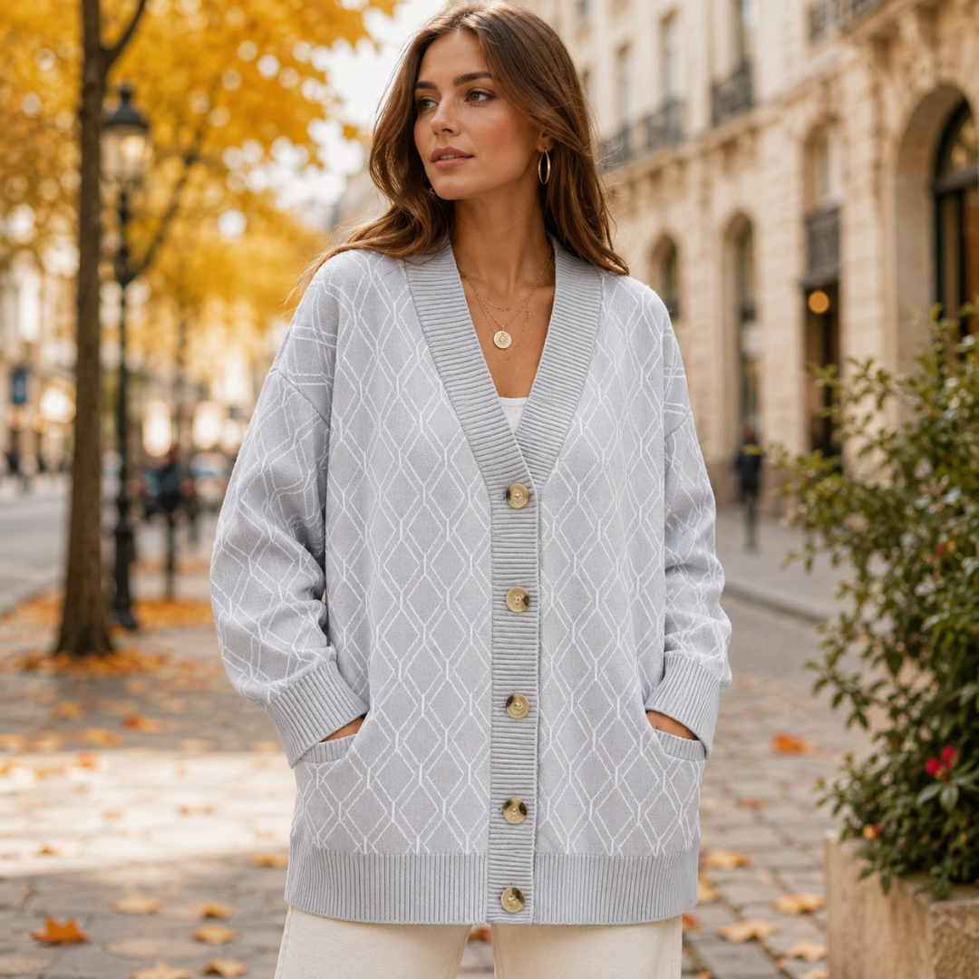 Cardigan grigio chiaro a rombi con tasche laterali e bottoni sul davanti