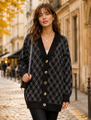 Cardigan nero con motivo a rombi bianchi, bottoni sul davanti e maniche lunghe