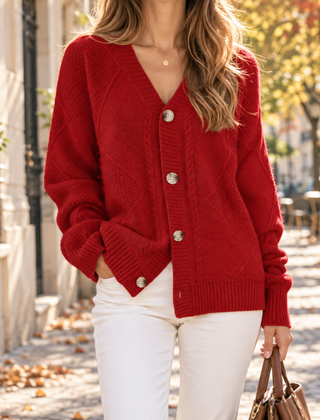 Cardigan donna rosso a trecce con scollo a V e bottoni argentati sul davanti