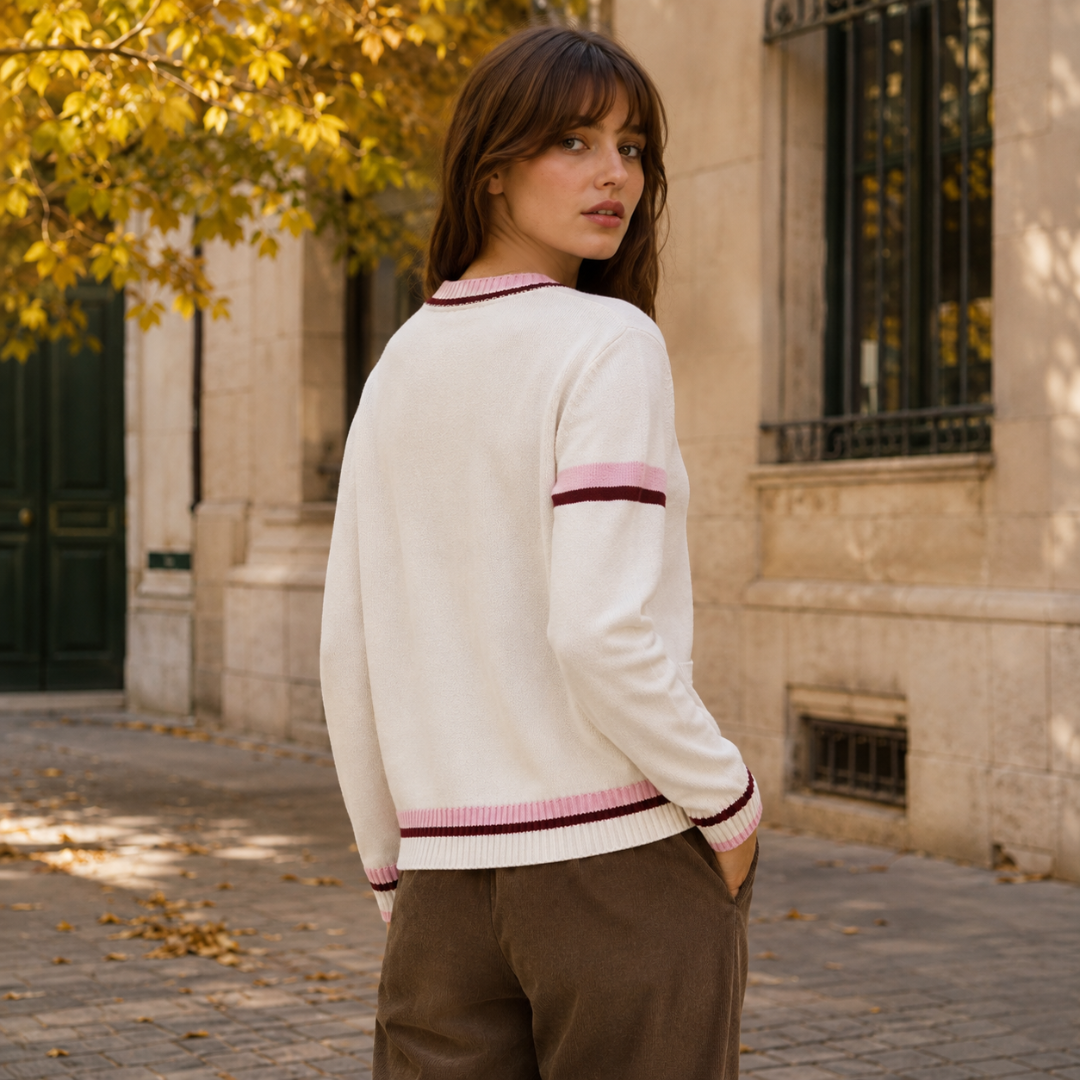 Retro del cardigan bianco con righe rosa sulle maniche e fondo a coste