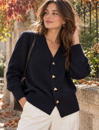Cardigan donna nero con scollo a V e bottoni a cuore dorati sul davanti