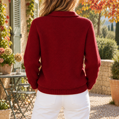 Retro del cardigan rosso in maglia a coste con bordo inferiore a coste