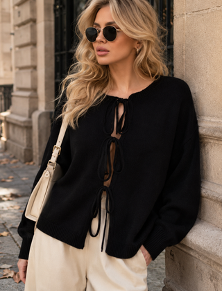 Cardigan donna nero con chiusura a fiocchi, girocollo e orlo a coste
