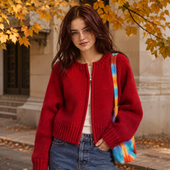 Cardigan rosso corto in maglia con zip e bordi a coste in evidenza