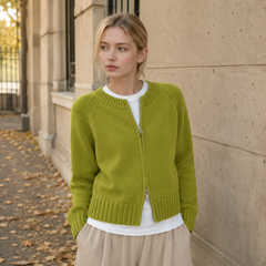 Cardigan verde in maglia con zip argentata, girocollo e fondo a coste