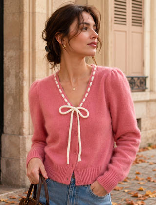 Cardigan donna rosa con fiocco crema e bordo a contrasto sullo scollo