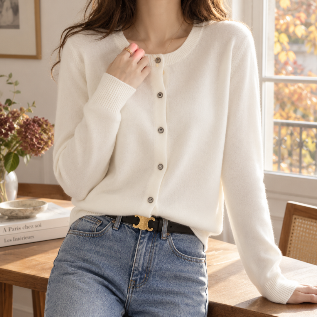 Cardigan donna bianco a girocollo con bottoni frontali e polsini a costine