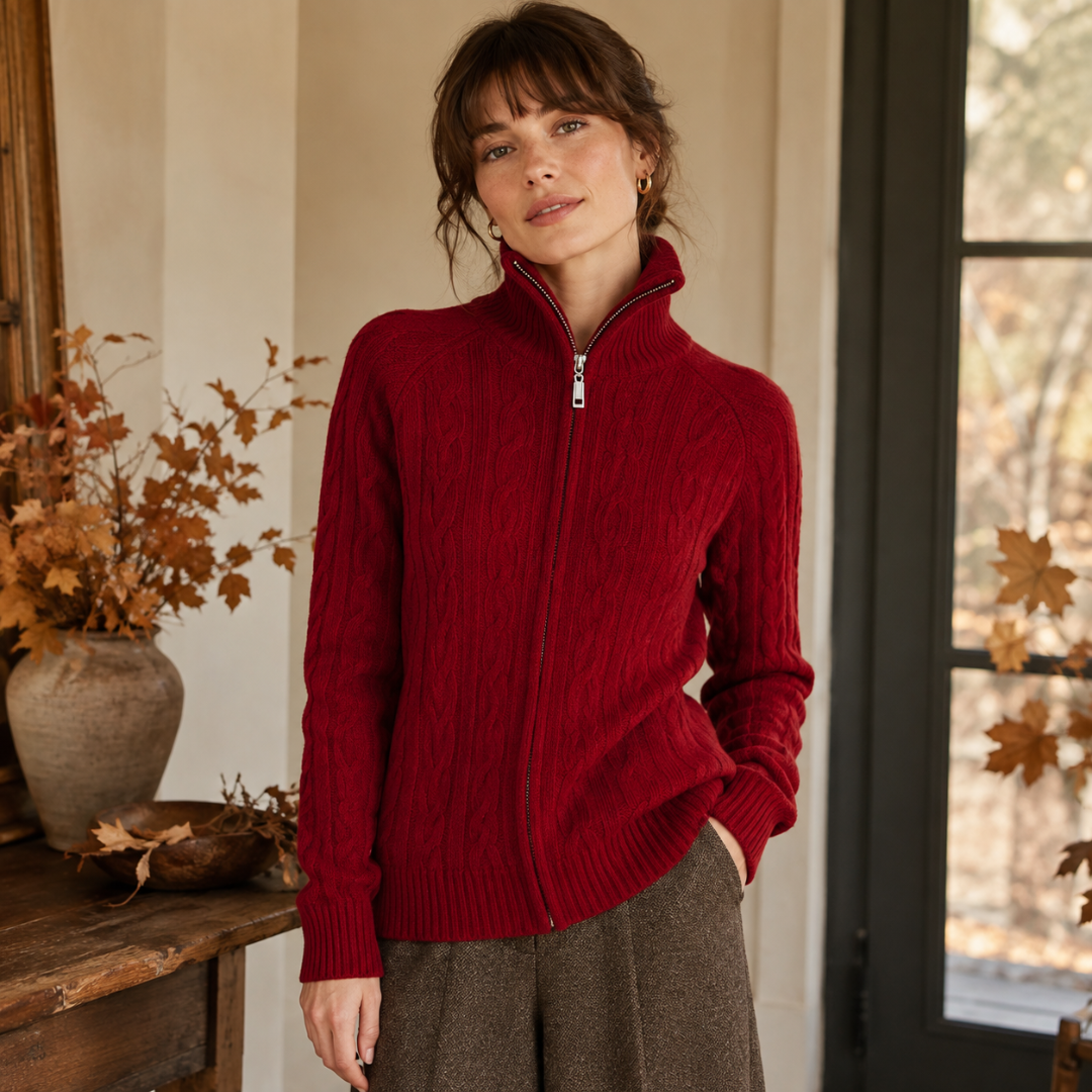 Cardigan donna rosso a trecce con collo alto e polsini a costine