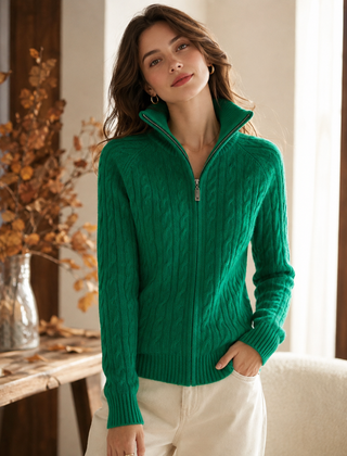 Cardigan donna verde in maglia intrecciata con zip aperta sul collo alto