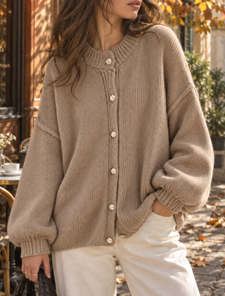 Cardigan donna kaki in maglia grossa con girocollo a coste e bottoni gioiello