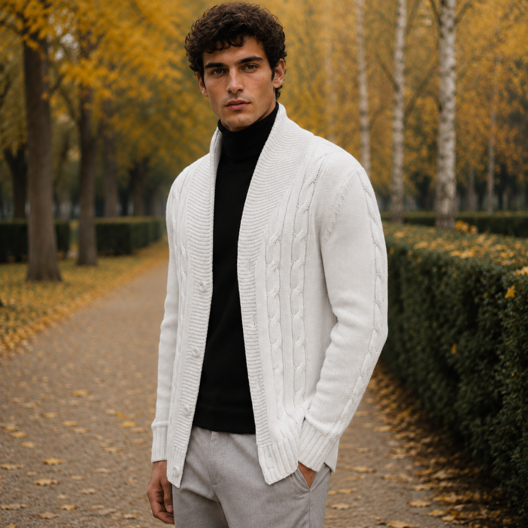 Cardigan bianco da uomo aperto, bottoni frontali e polsini a coste in vista